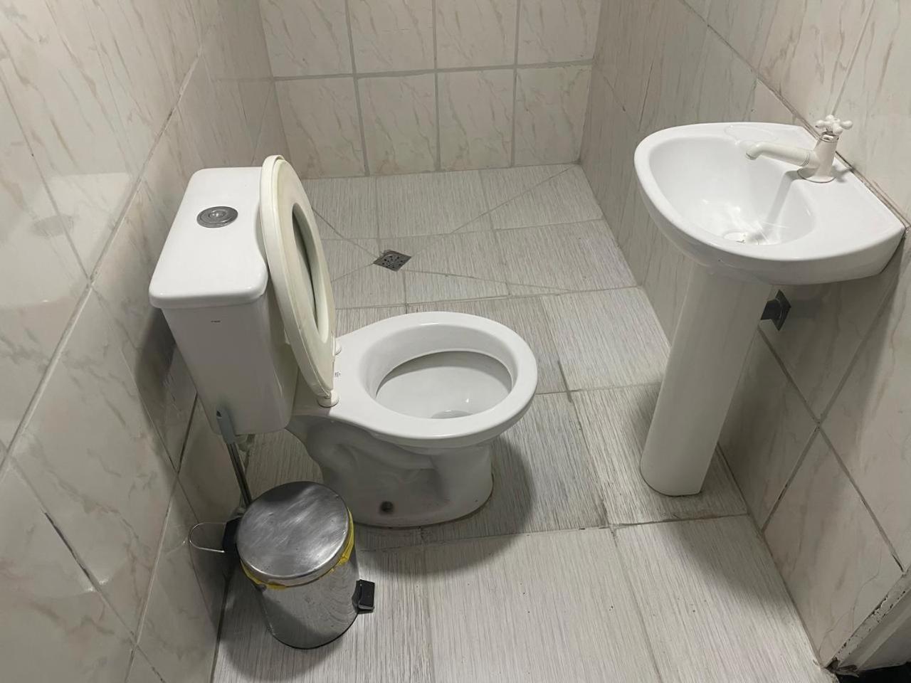 Casa Fundos Eco City 03 Simples E Confortavel Com 2 Quartos E Garagem クリチバ エクステリア 写真