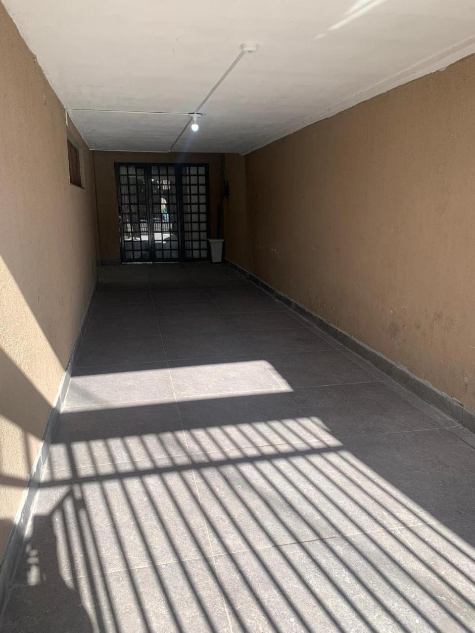 Casa Fundos Eco City 03 Simples E Confortavel Com 2 Quartos E Garagem クリチバ エクステリア 写真